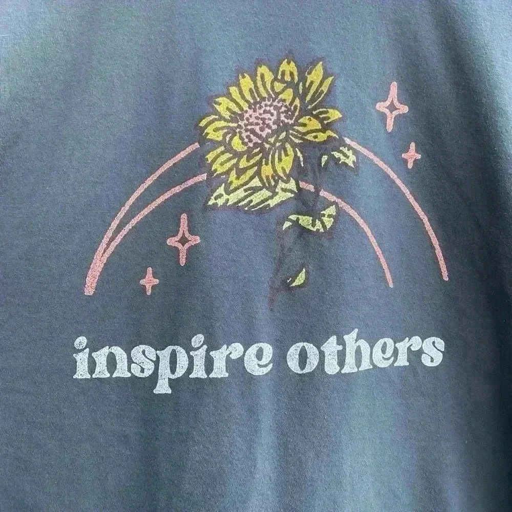 Inspire Others graphic tee - Picture 2 of 4